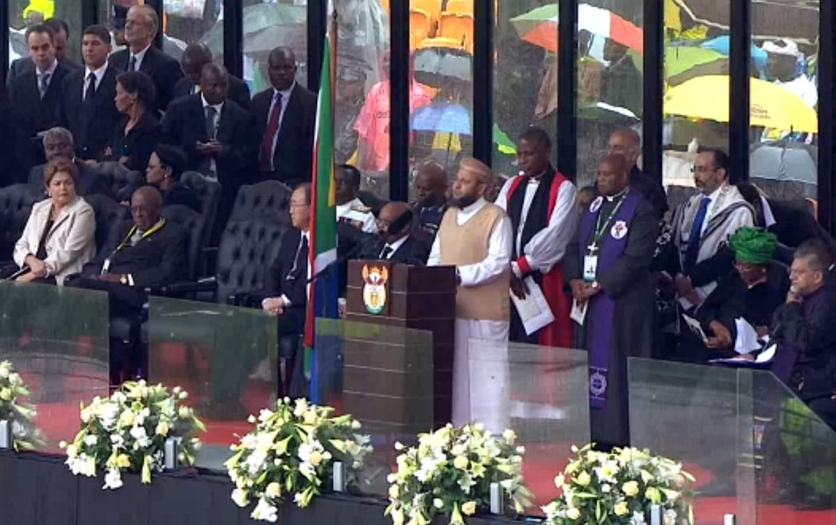 Megkezdődött Mandela gyászszertartása