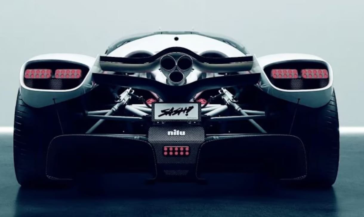 Saját hiperautóval jelentkezik a Bugatti és a Koenigsegg dizájnere