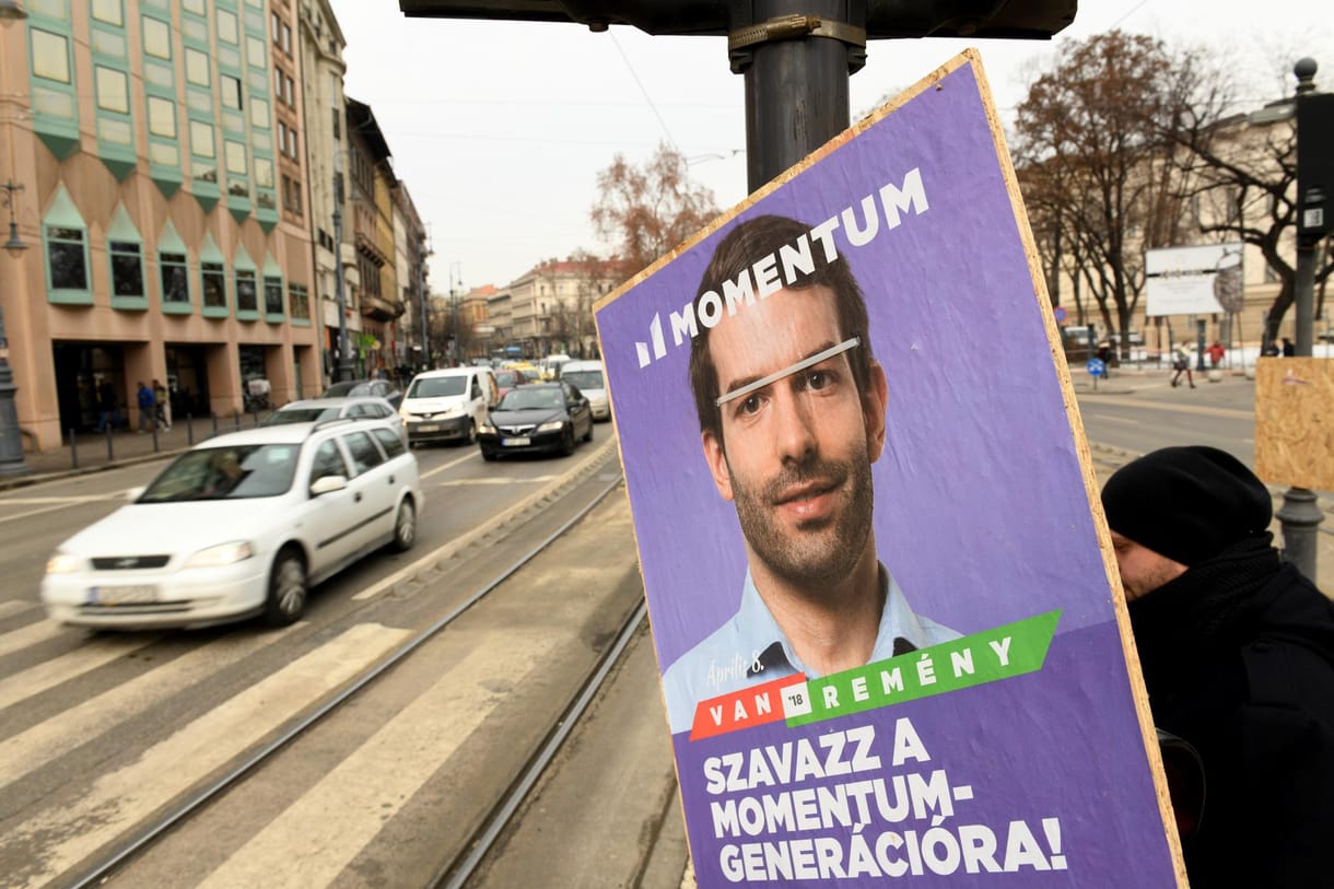 A Momentum elnöke Jakab Pétert kritizálta az egynemű párok örökbefogadásáról alkotott véleménye miatt