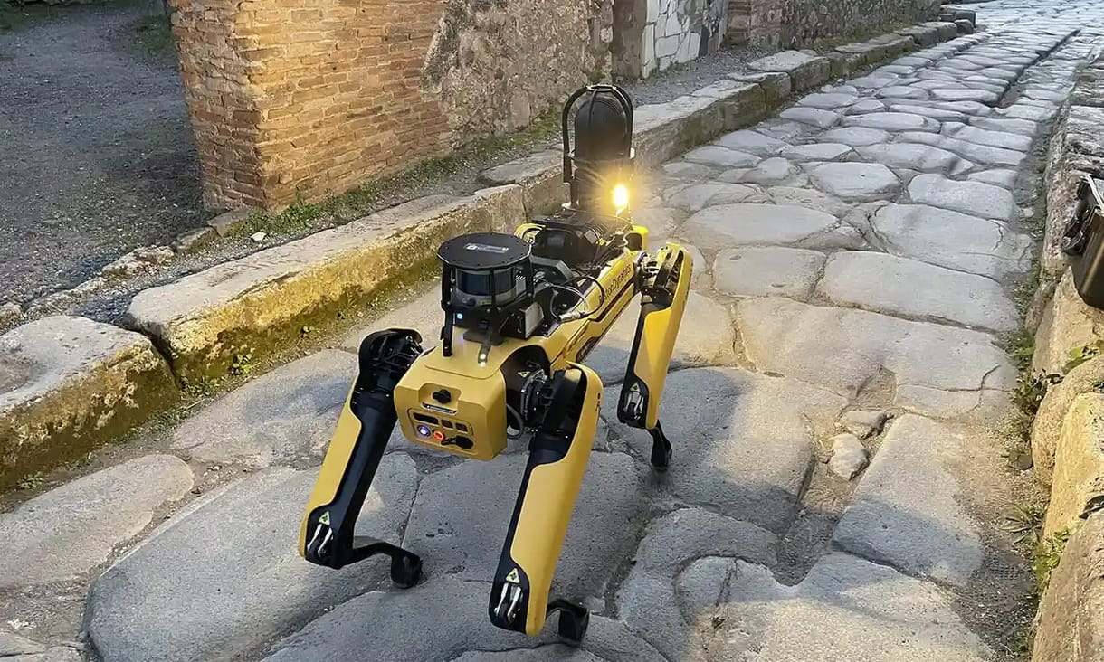 A nagyobb biztonság érdekében Pompejiben is bevetik a robotkutyát