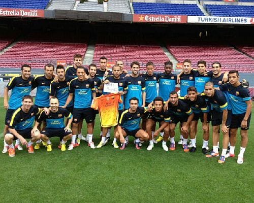 Fotó: összeállt a Barcelona a leukémiás magyar focistáért