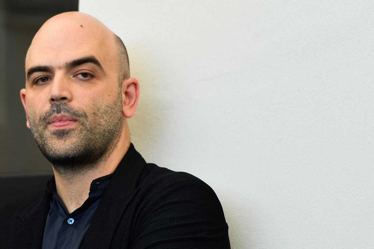 Gazembernek nevezte Giorgia Melonit, bíróság elé áll a Gomorra írója
