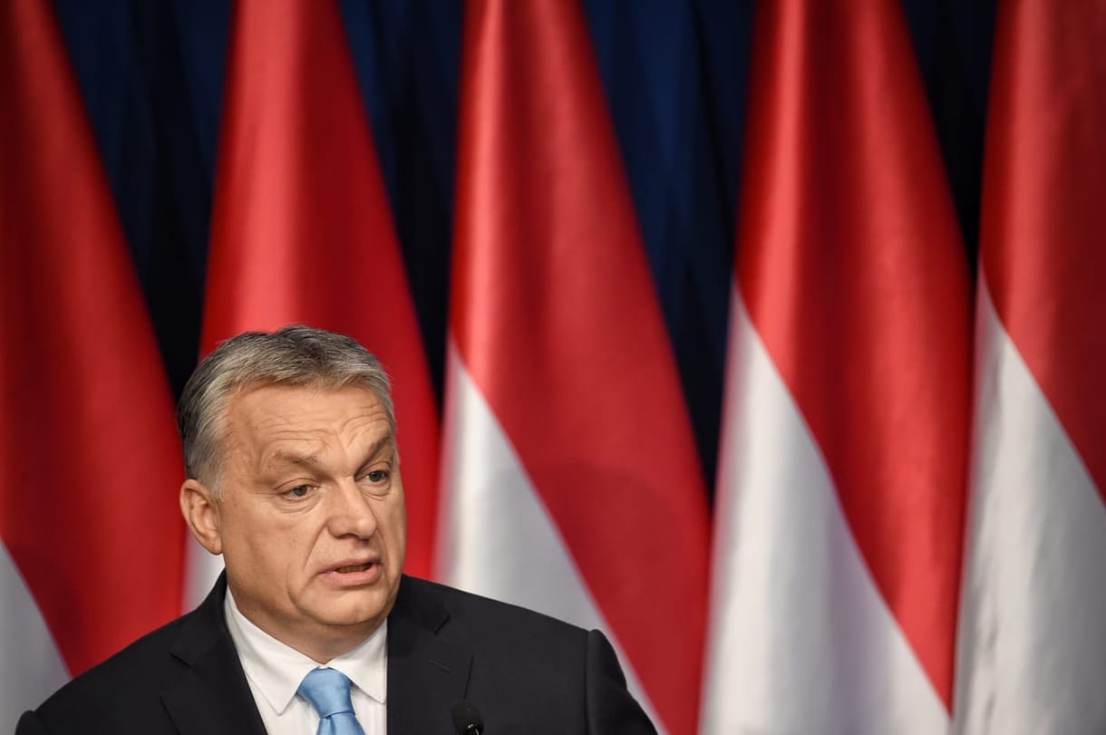 Orbán kétszer két hétre külföldre küldi az iskolásokat