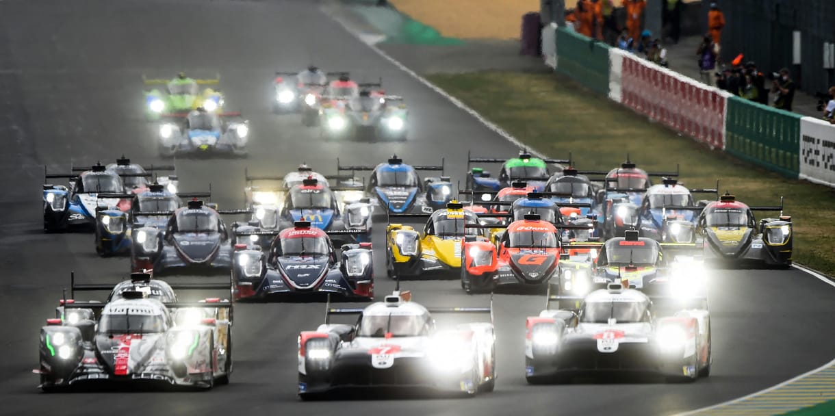 Falnak csapta a Porschéját Michael Fassbender a Le Mans-i 24 órás versenyen