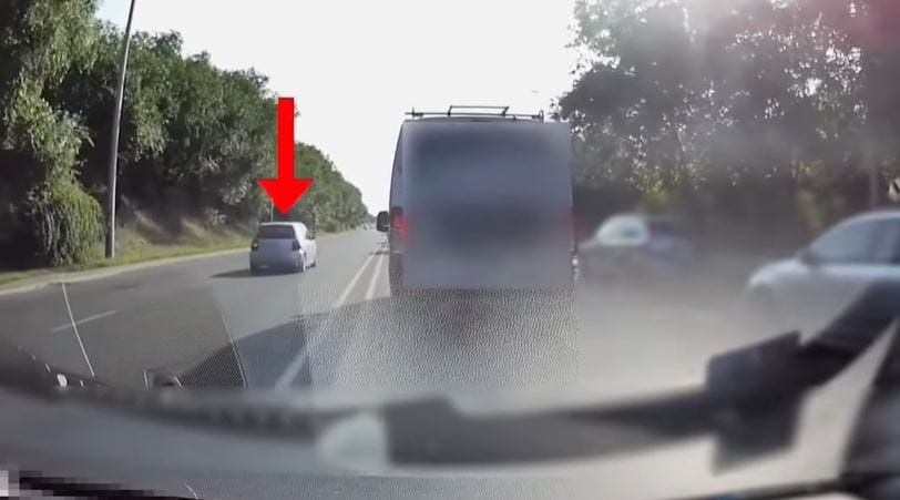 Újabb összefoglalóval jelentkezett a rendőrség, amikor civil autósok felvételei alapján bírságoltak