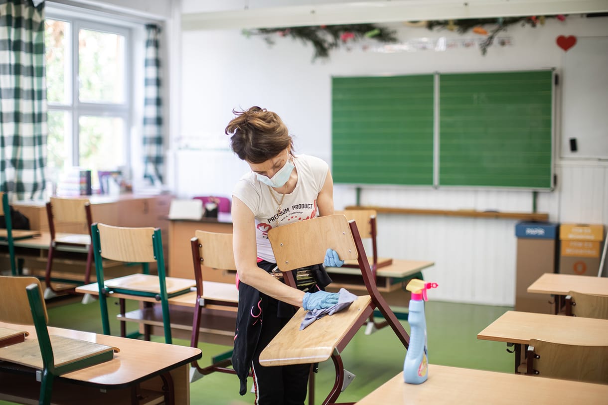 Szülők takaríthatnak egy pesti iskolában, mert nem találtak időben takarítócéget