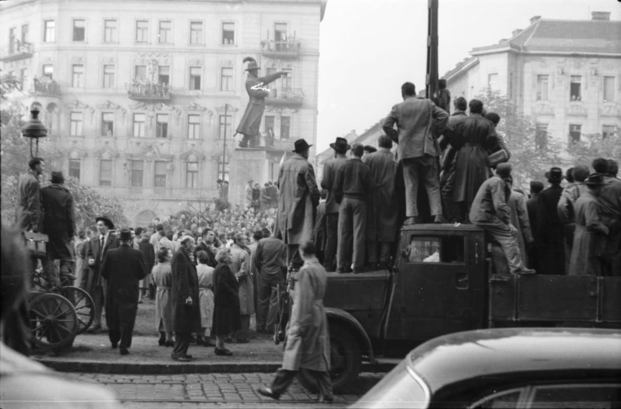 Tóta W.: Ruszkik, gyertek haza!