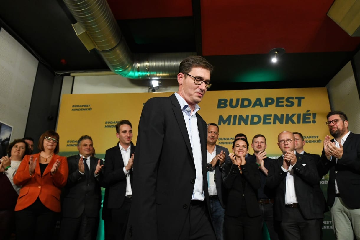 Az ellenzéki pártok lassan kijózanodnak, és már egymás mozgását sasolják