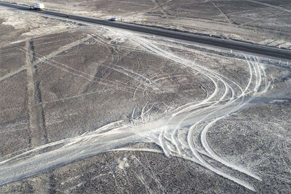 Megrongálta egy kamion a híres perui Nasca-vonalakat