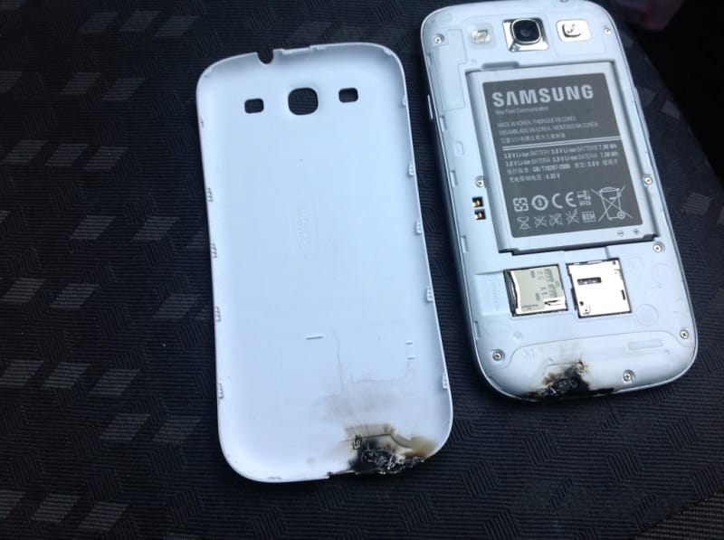 Fotó és tanulság: a mikróban kigyullad a mobil