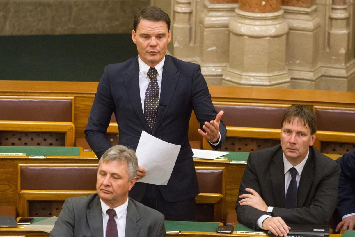 Bánki Erik 300 ezres bírságot kapott, amiért megint nem ment el tanúskodni a túlárazott buszok ügyében