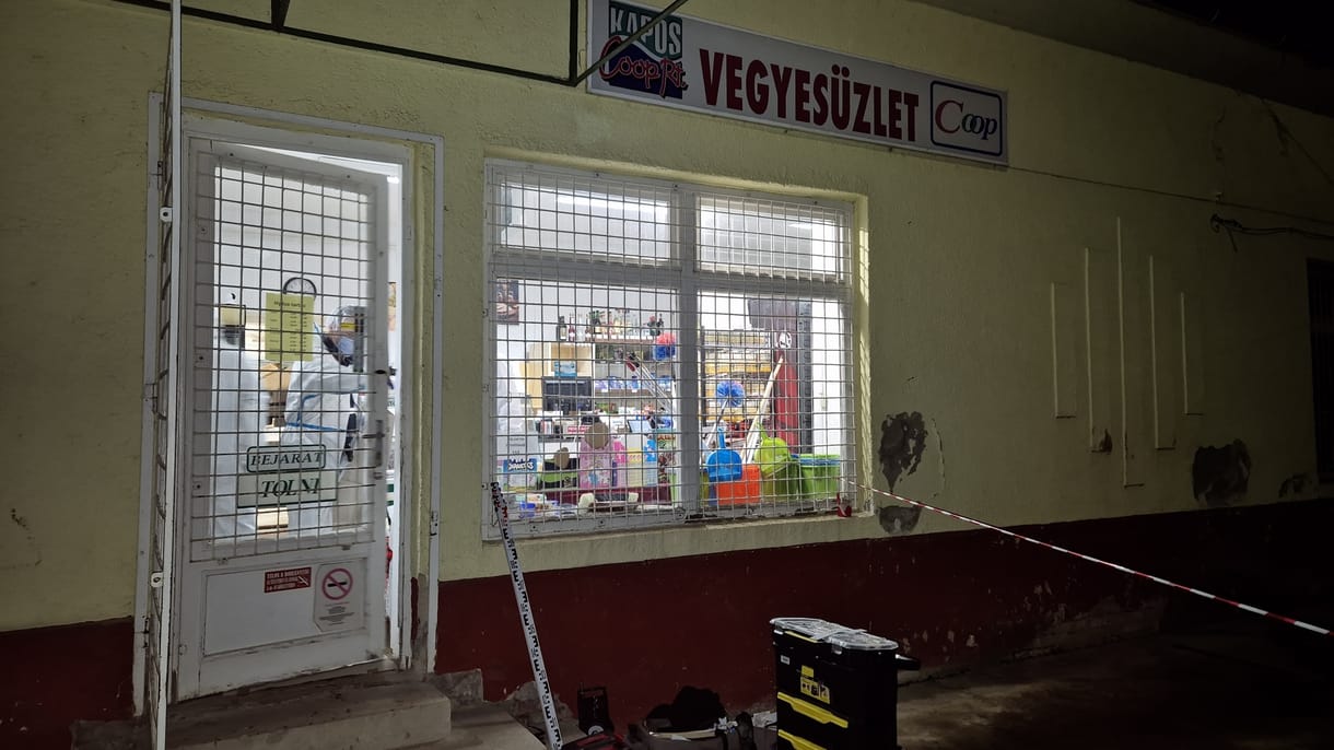 Egy husánggal támadó férfi megölte egy kisbolt eladónőjét Fonón