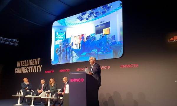 Megvolt az első távműtét, amit 5G-n segített egy orvos