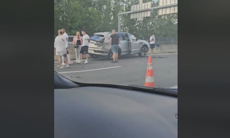 Két soktízmillió forintos Bentley is összetört egy balesetben az M0-son