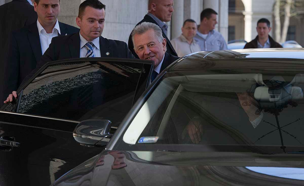 Schmitt Pál beperelte a Semmelweis Egyetemet