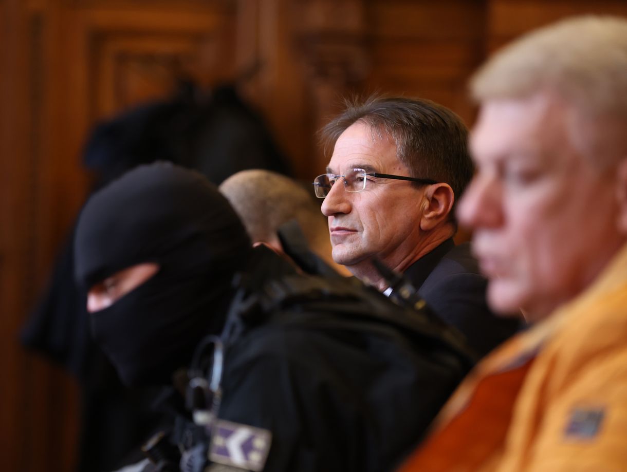 Ügyész maradhat Völner és Schadl 