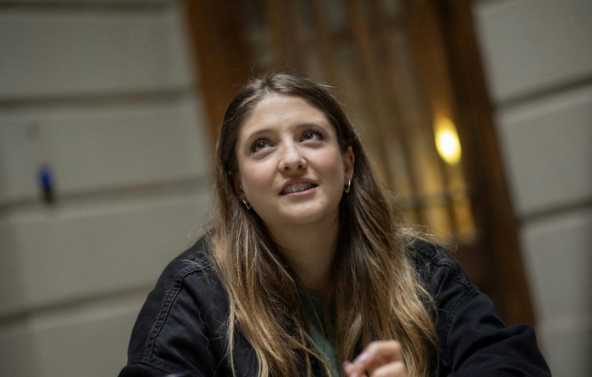 Cseri Hanna énekes, bábrendező: Nem tudom, hogyan lehet lehozni a mindennapokat szorongás nélkül