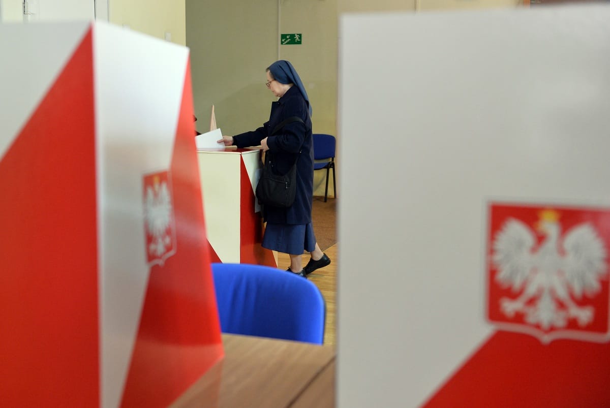 Nem túl buzgón voksoltak a lengyel választók
