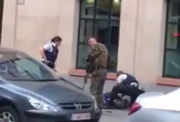 Brüsszeli terrortámadás: meghalt a késelő