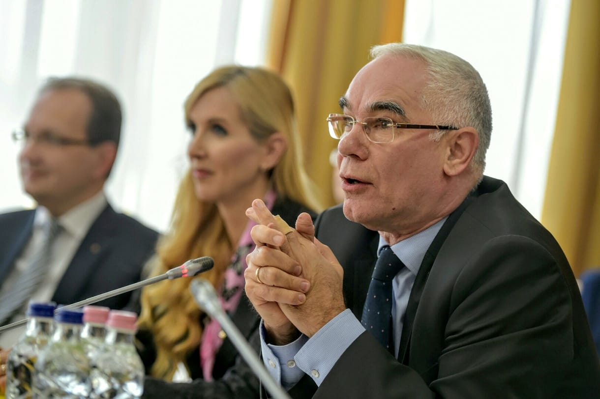 Balog hirtelen döntött: a novemberi fizetésemelést a választások előtt már kifizetik