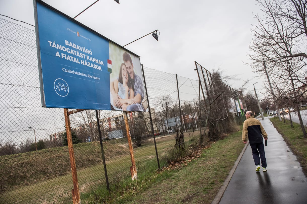 Módosított a kormány: májustól csökken a babaváró hitel büntetőkamata