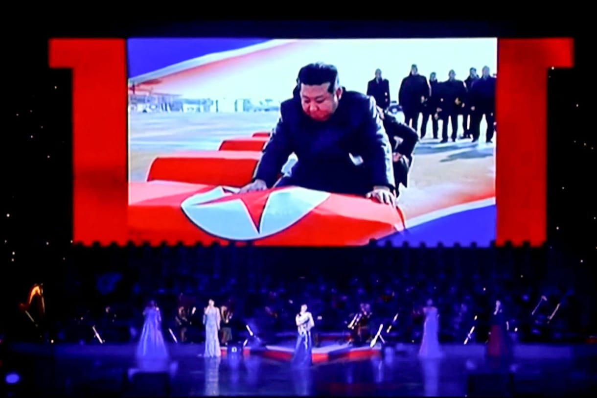 Elérzékenyült Kim Dzsongun, amikor az általa halálba küldött katonákra emlékeztek