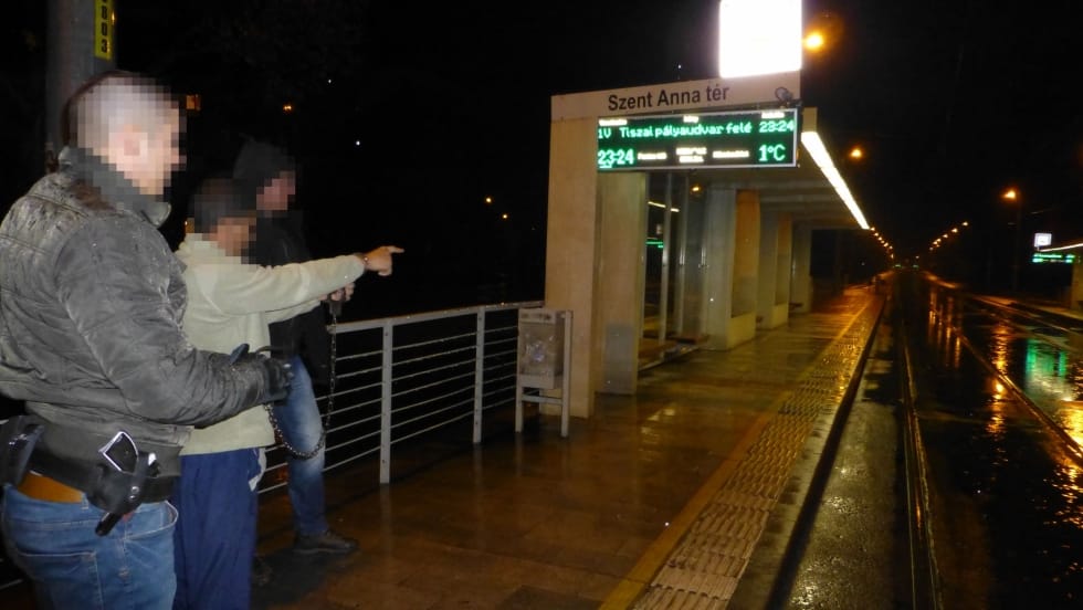Megmutatta mindkét nemi erőszak helyszínét a miskolci 19 éves – fotók, videó