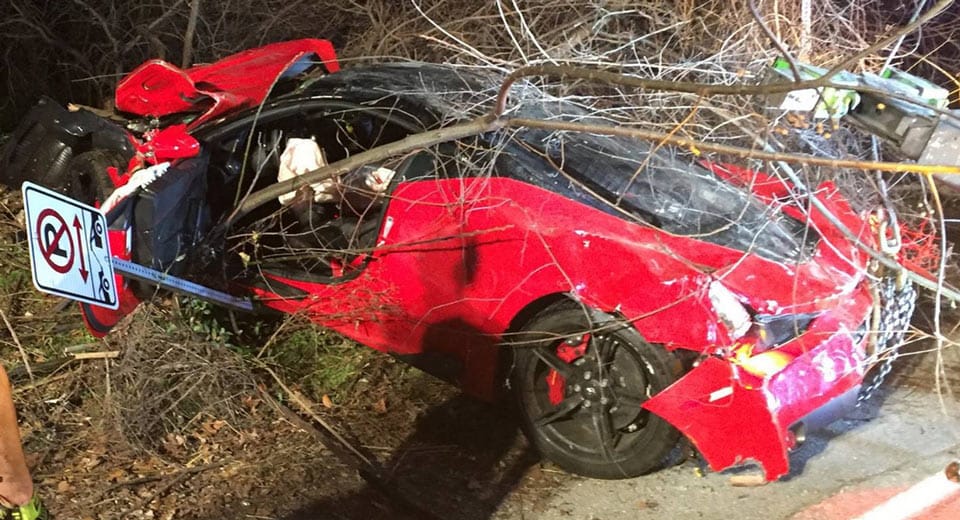 Fotók: rommá törte a részeg sofőr a Ferrari 458 Specialét
