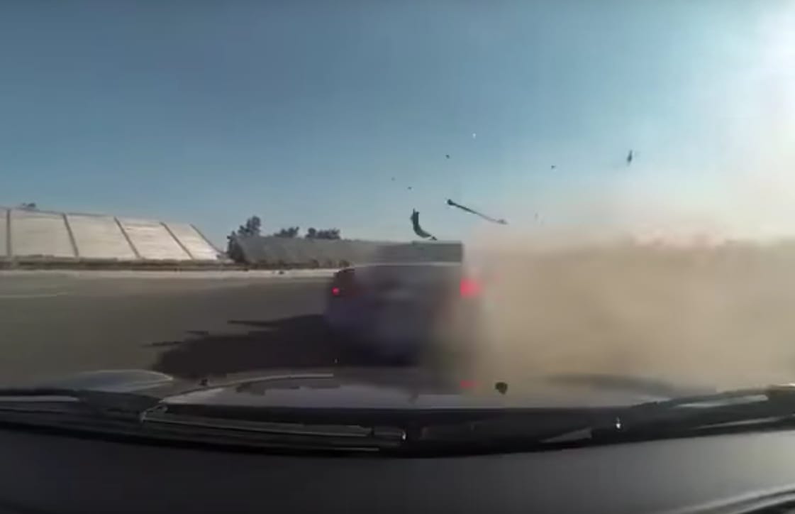 Elszállt a fék a BMW-ben, komoly baleset lett a vége – videó