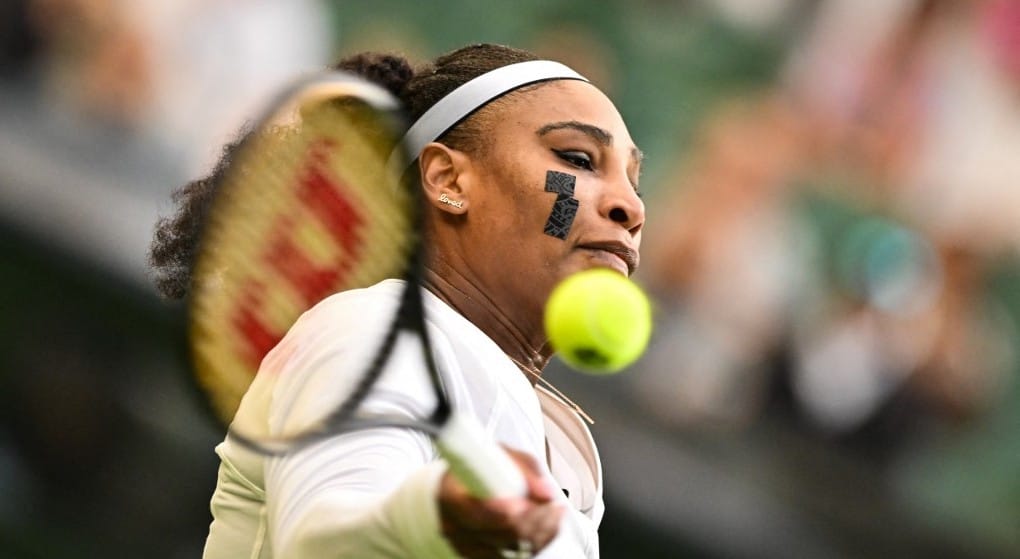Mi volt ez a fura tapasz Serena Williams arcán?