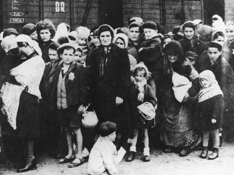 Szemtanúk és túlélők 1944-ről: az embertelenség banalitása