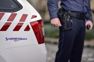 Rendőrök élesztettek újra egy turistát az Andrássy úton