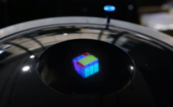 Szenzáció: itt a világ első színes hologramja