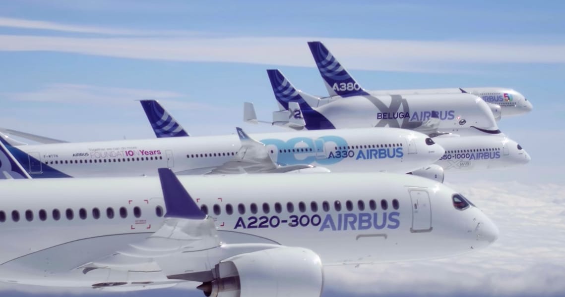 Videón, amit még a pilóták is ritkán látnak: 6 Airbus repült kötelékben