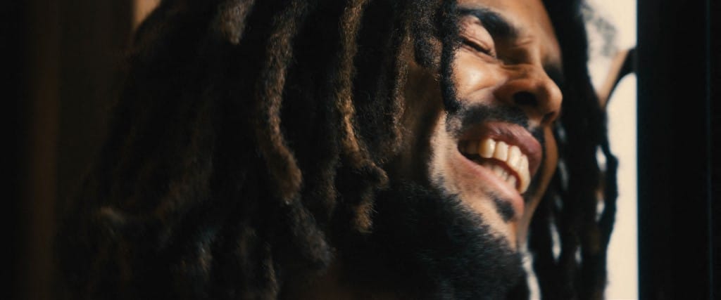 Színes poptörténeti képeskönyv és rohadt nagy kapufa a Bob Marley életrajzi film