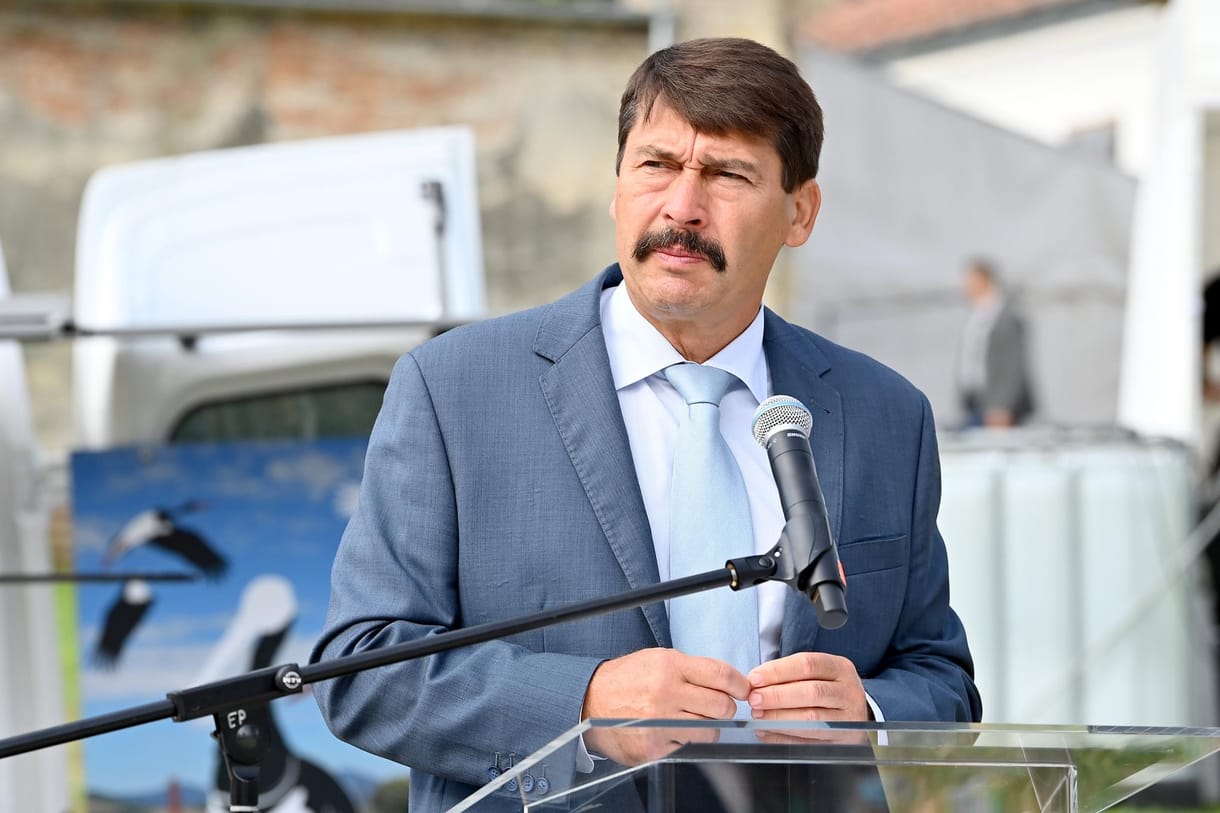 Áder János aláírta a melegellenes törvényt
