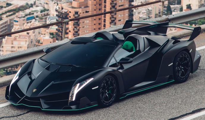 Kevés ritkább eladó mai autó van, mint ez a Lamborghini Veneno Roadster