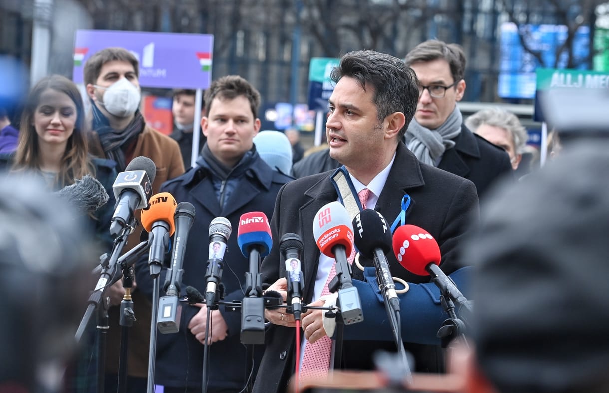 Svájci közmédia: Orbán hirtelen szembetalálkozott egy Márki-Zay nevű problémával