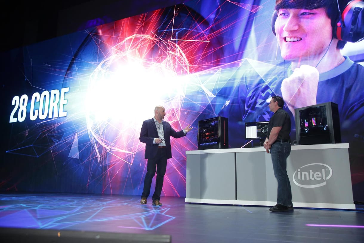 Itt az Intel nagy bejelentése: kész a 28 (!) magos processzor