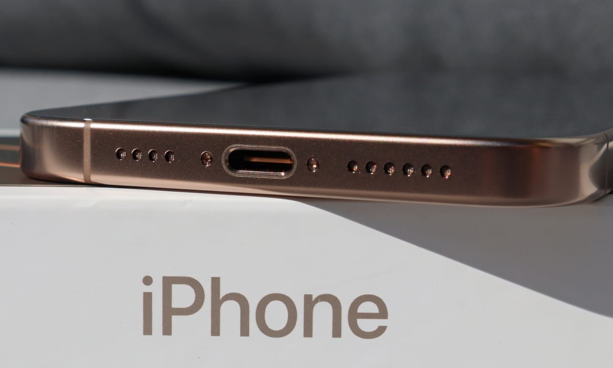 Zuhant a tőzsdén az Apple, a Starbucks és a Caterpillar is