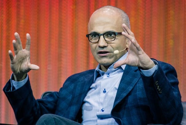 De sikerült? Tehetnénk fel a kérdést a Microsoft vezérének, aki fizetése részleges csökkenését kérte, ám végül így is 11 milliárd forinttal többet kapott