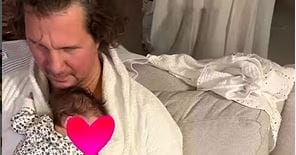 Szívmelengető fotót mutatott be Borbély Alexandra az ikerbabákról és apjukról, Nagy Ervinről
