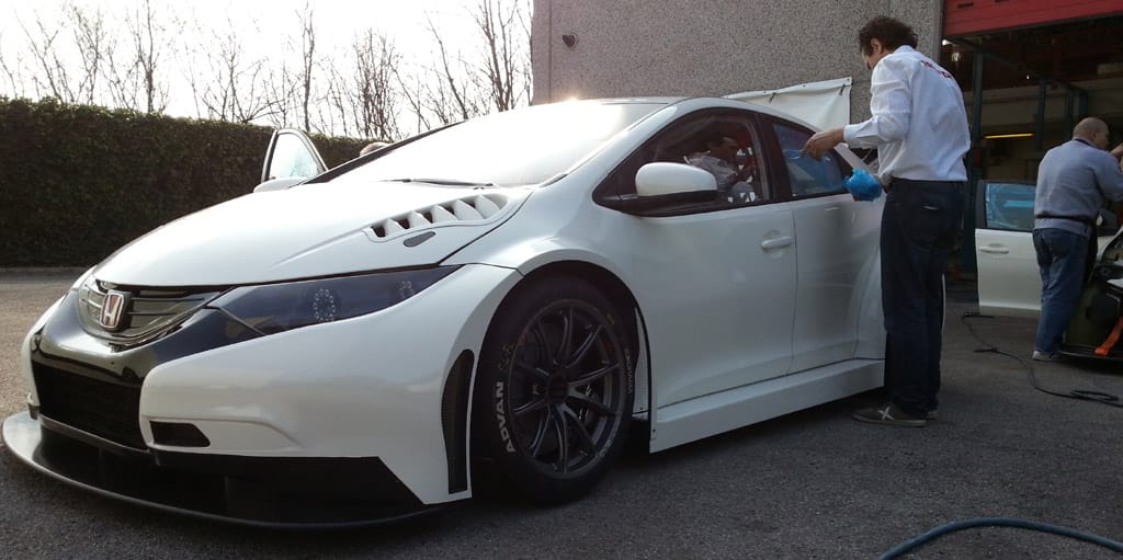 Kigördült a gyárból Michelisz Norbi Honda Civic WTCC-je – fotók