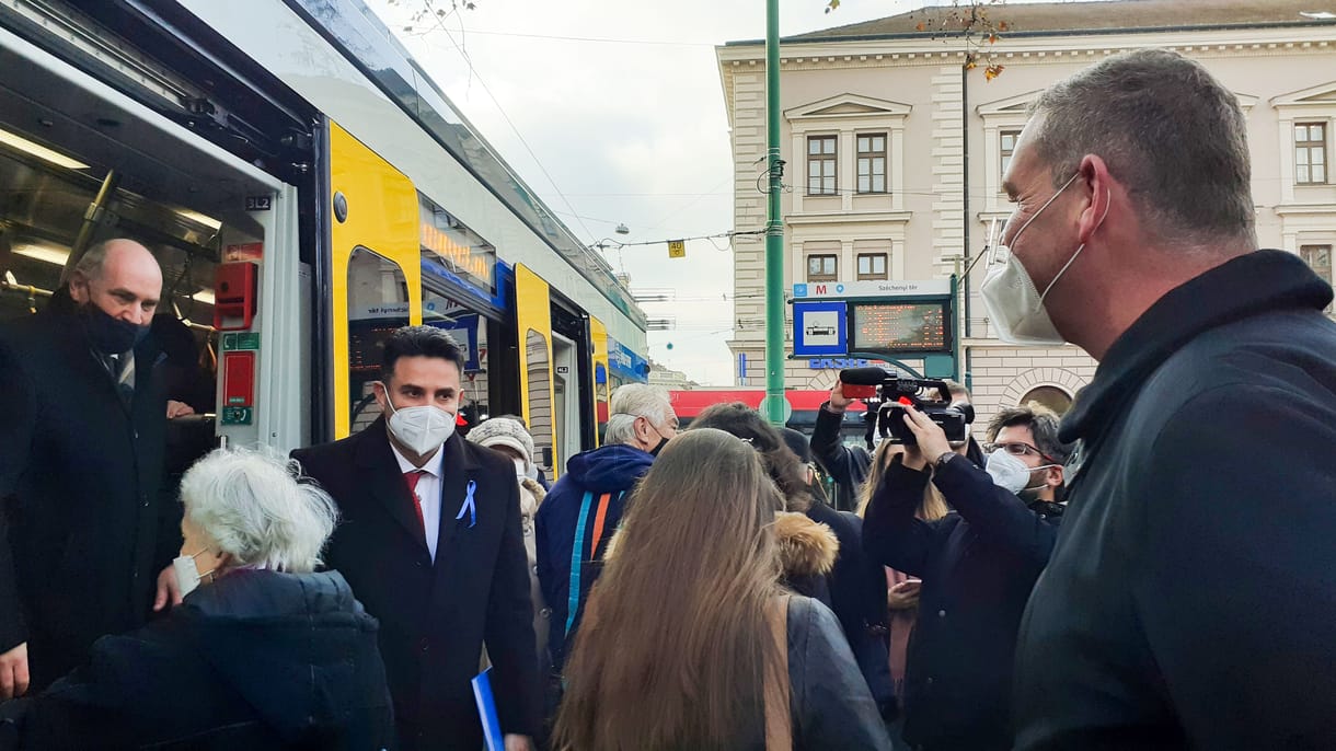 Lázár után pár órával Botka László és Márki-Zay Péter is felavatta a tram-traint
