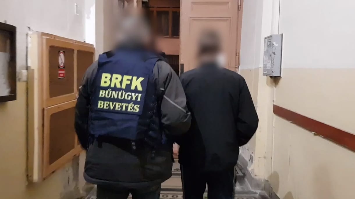 Itt a videó a tizenévesekről, akik a tüzet okozhatták a Ráday utcai kollégiumban
