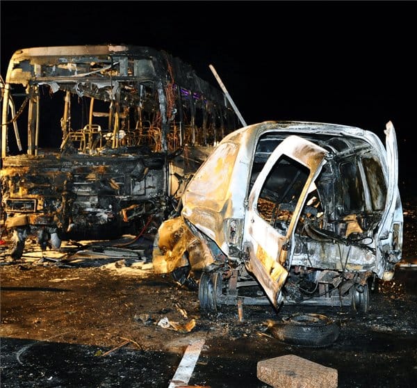 Pénteki esti baleset: busz és autó ütközött Lőrinci határában - fotó