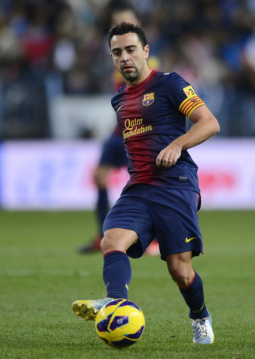 Xavi pozitív vírustesztje miatt nem ülhet le a kispadra