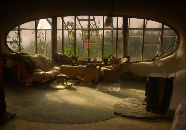 Valódi hobbit ház Walesből - napenergiával és komposztálóval