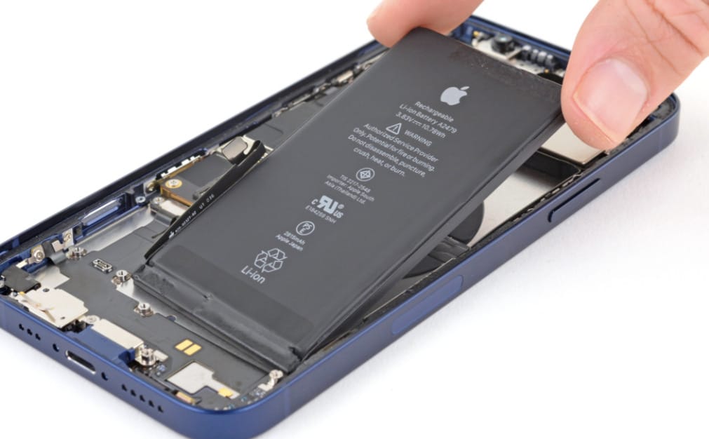 Itt megnézheti azt a két adatot, amiket az Apple titkol minden iPhone-ról