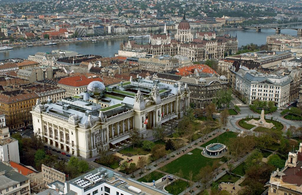 Az ostrom után 14 évvel újul meg az MTV egykori székháza